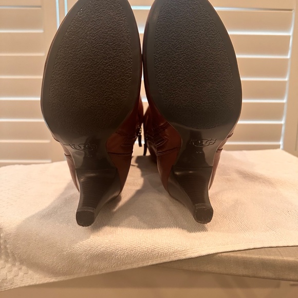 Medium brown boots - Picture 11 of 16